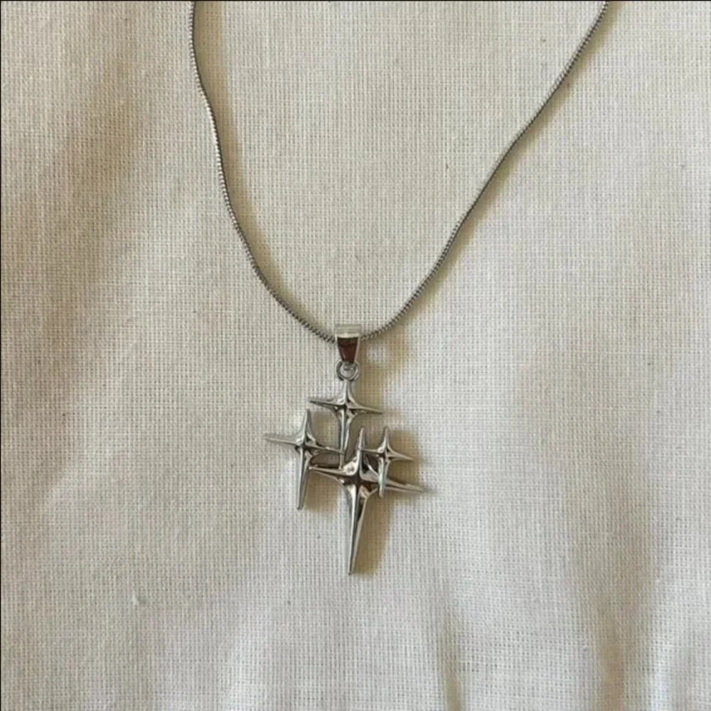y2k style silver chrome star stacked pendant necklace